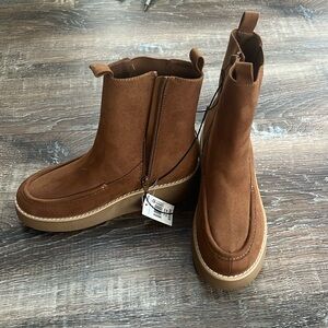 NWT Women’s Ankle Platform Boot - 8 1/2